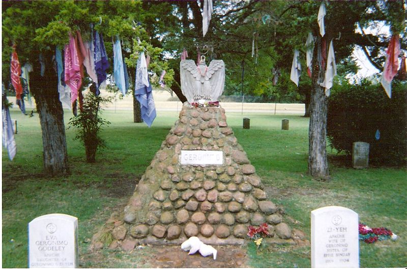 photo from 2005 of Geronimo's grave at Fort Sill